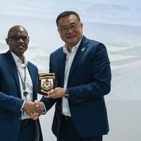 Director Rudolph Cann of Bermuda's Department of Marine and Ports Services and Strategic Marine CEO Chan Eng Yew exchanging tokens of partnership and collaboration. Image courtesy Strategic Marine