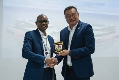 Director Rudolph Cann of Bermuda's Department of Marine and Ports Services and Strategic Marine CEO Chan Eng Yew exchanging tokens of partnership and collaboration. Image courtesy Strategic Marine